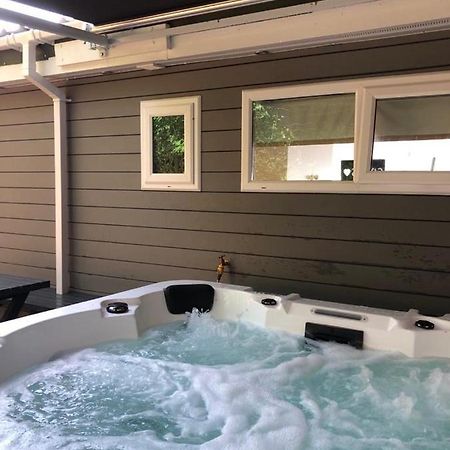 نيو كي Woodlands Luxury Escape - Lodge 81 المظهر الخارجي الصورة